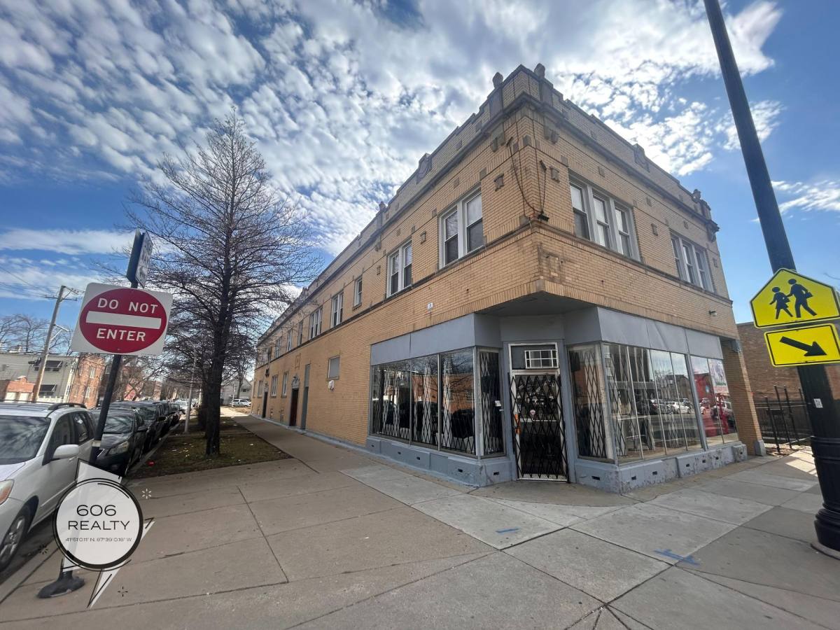 Apartment for rent at 2457-59 N Central Ave -5555-5559 W Altgeld St, Chicago, IL 60639