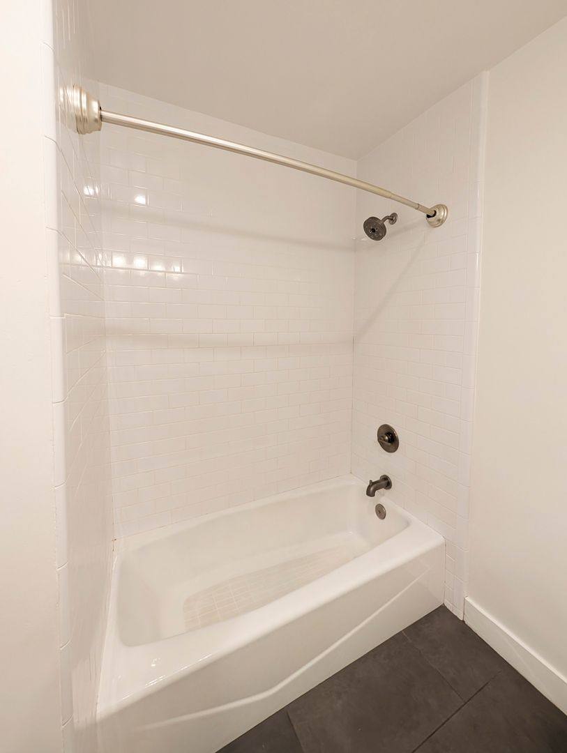Apartment for rent at 1044-1048 7th St, Santa Monica, CA 90403