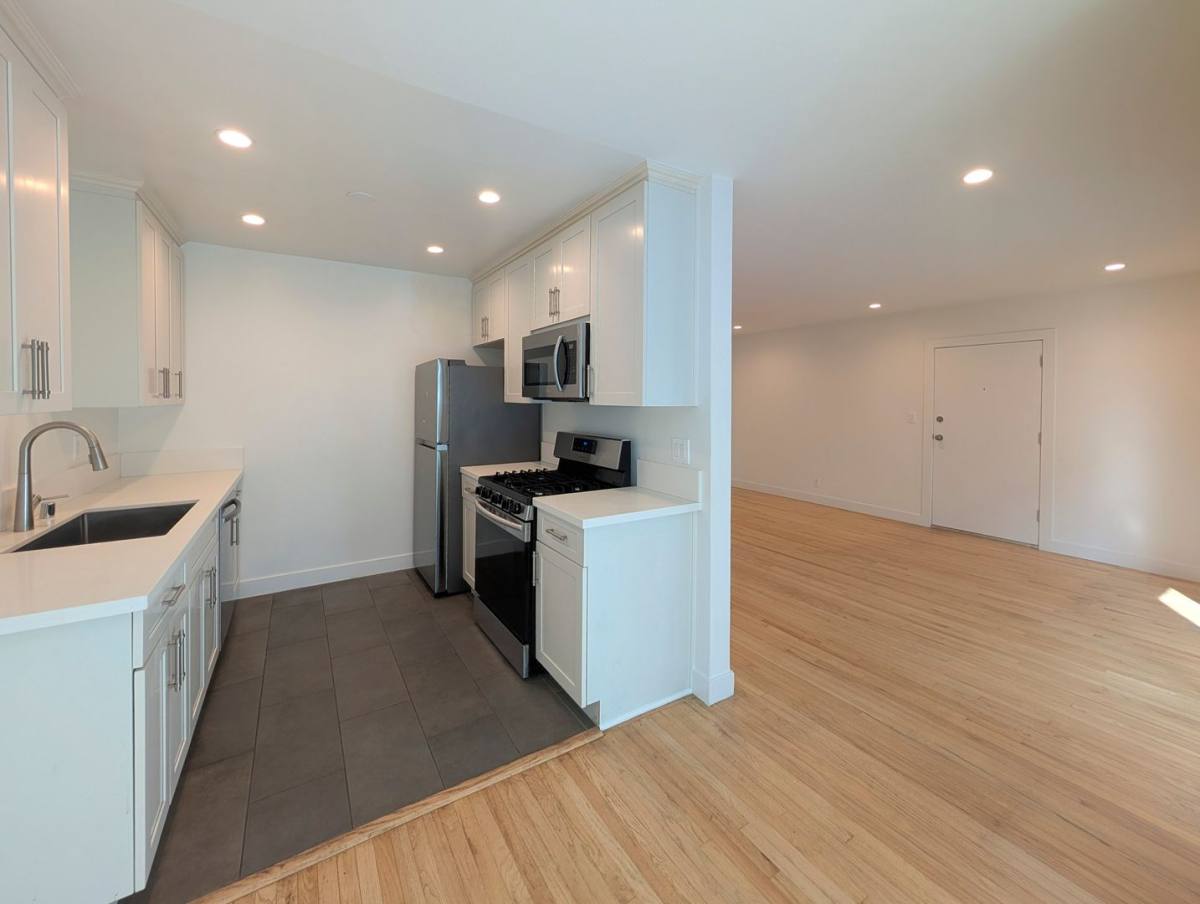 Apartment for rent at 1044-1048 7th St, Santa Monica, CA 90403