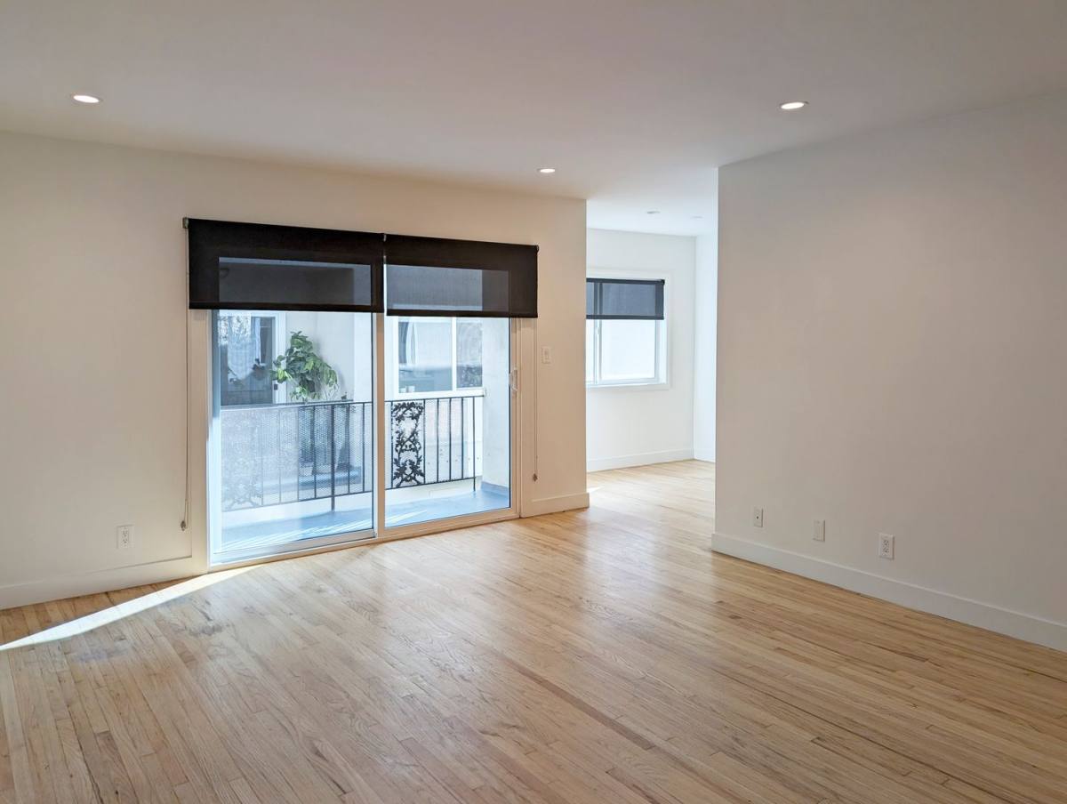 Apartment for rent at 1044-1048 7th St, Santa Monica, CA 90403