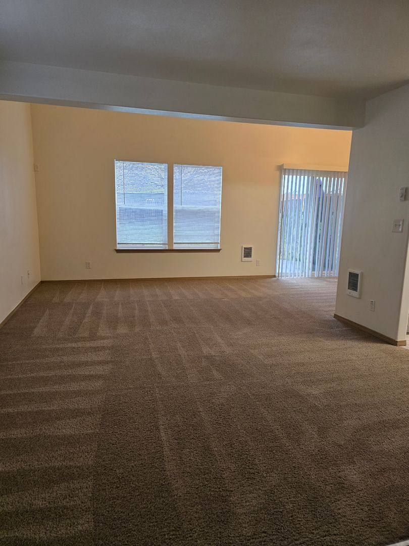 Townhouse for rent at 3511 25th Court SE, Albany, OR 97322