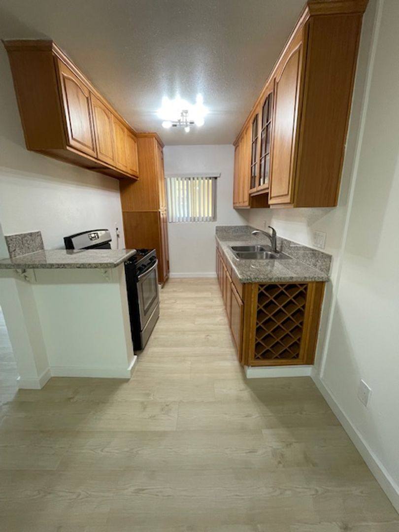 Apartment for rent at 4119 Levelside Ave, Lakewood, CA 90712