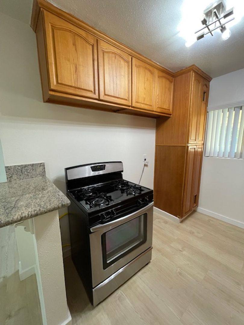 Apartment for rent at 4119 Levelside Ave, Lakewood, CA 90712