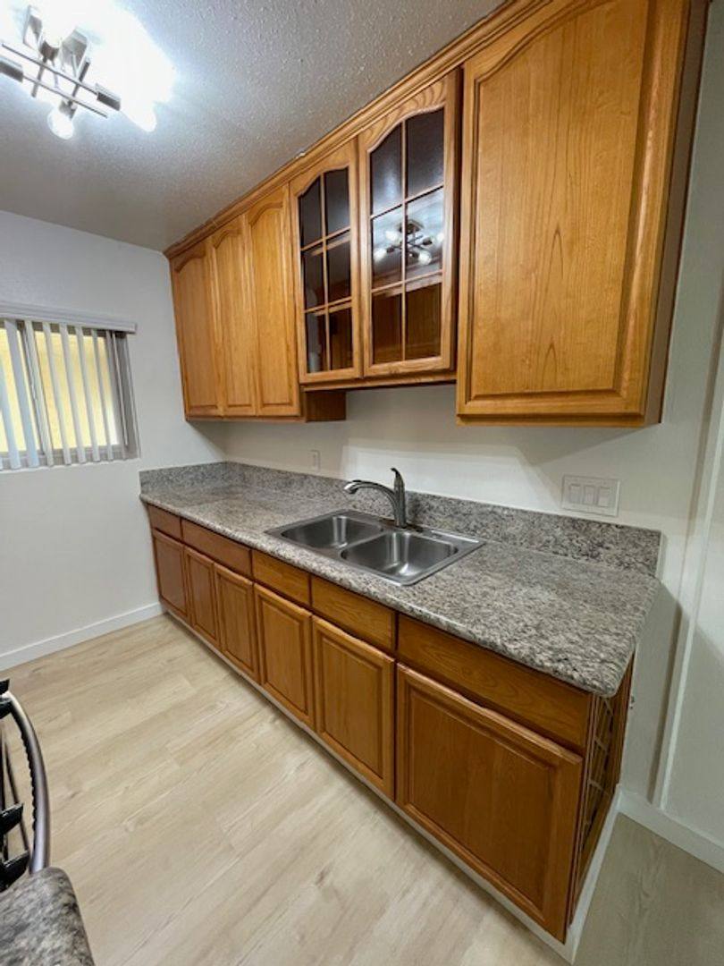 Apartment for rent at 4119 Levelside Ave, Lakewood, CA 90712