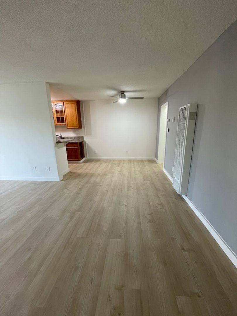 Apartment for rent at 4119 Levelside Ave, Lakewood, CA 90712
