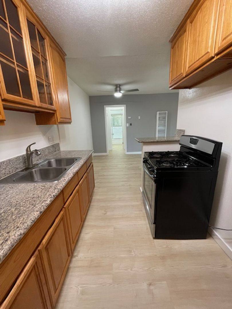 Apartment for rent at 4119 Levelside Ave, Lakewood, CA 90712