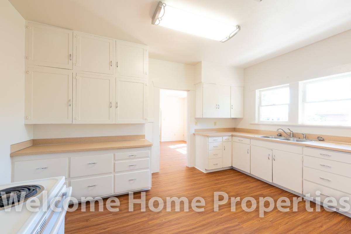 Apartment for rent at 512 S College Ave, College Place, WA 99324