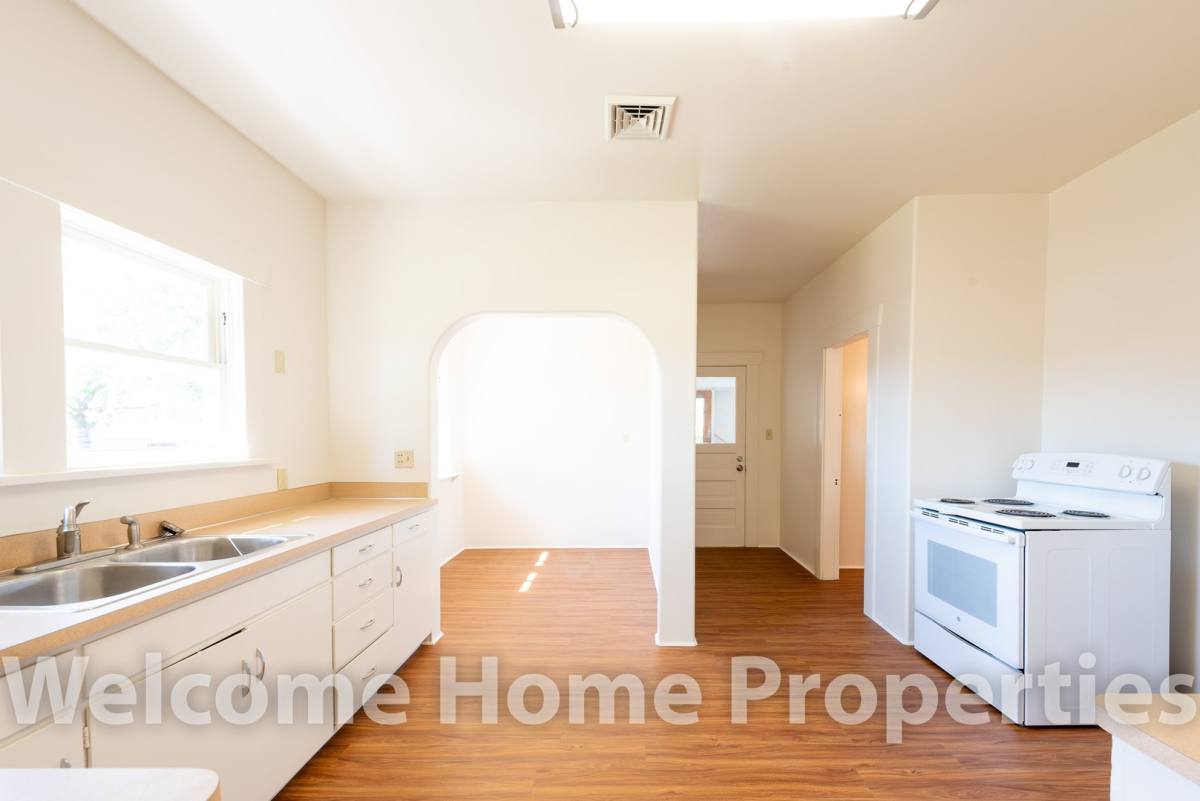 Apartment for rent at 512 S College Ave, College Place, WA 99324