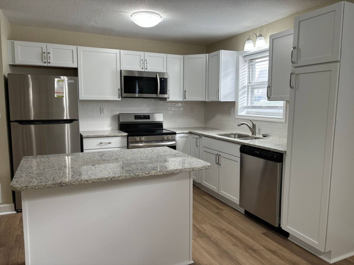 Apartment for rent at 5932 Outlook, Mission, KS 66202