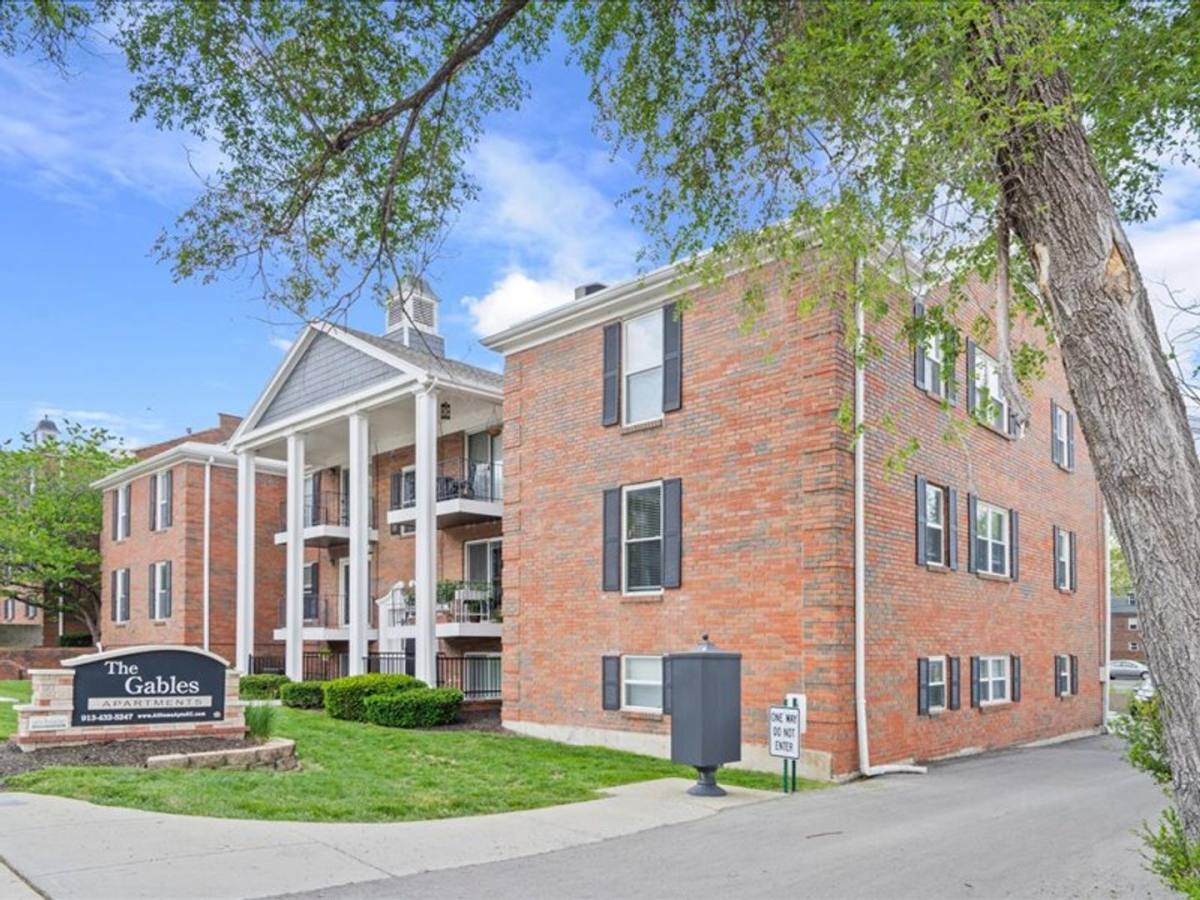 Apartment for rent at 5932 Outlook, Mission, KS 66202