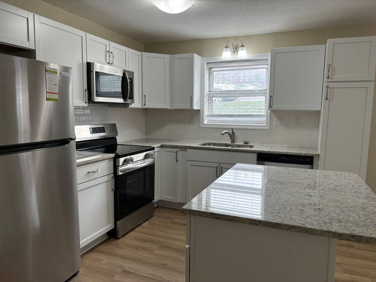 Apartment for rent at 5932 Outlook, Mission, KS 66202