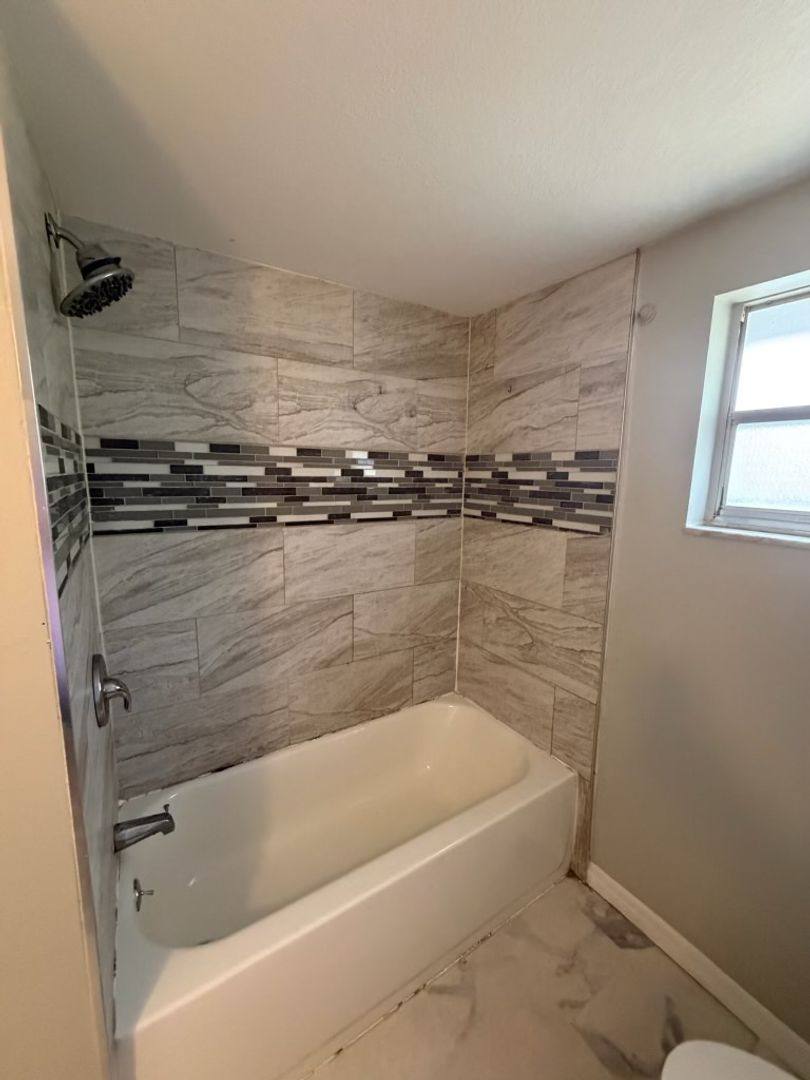 Apartment for rent at 702 21st Ave W, Bradenton, FL 34205