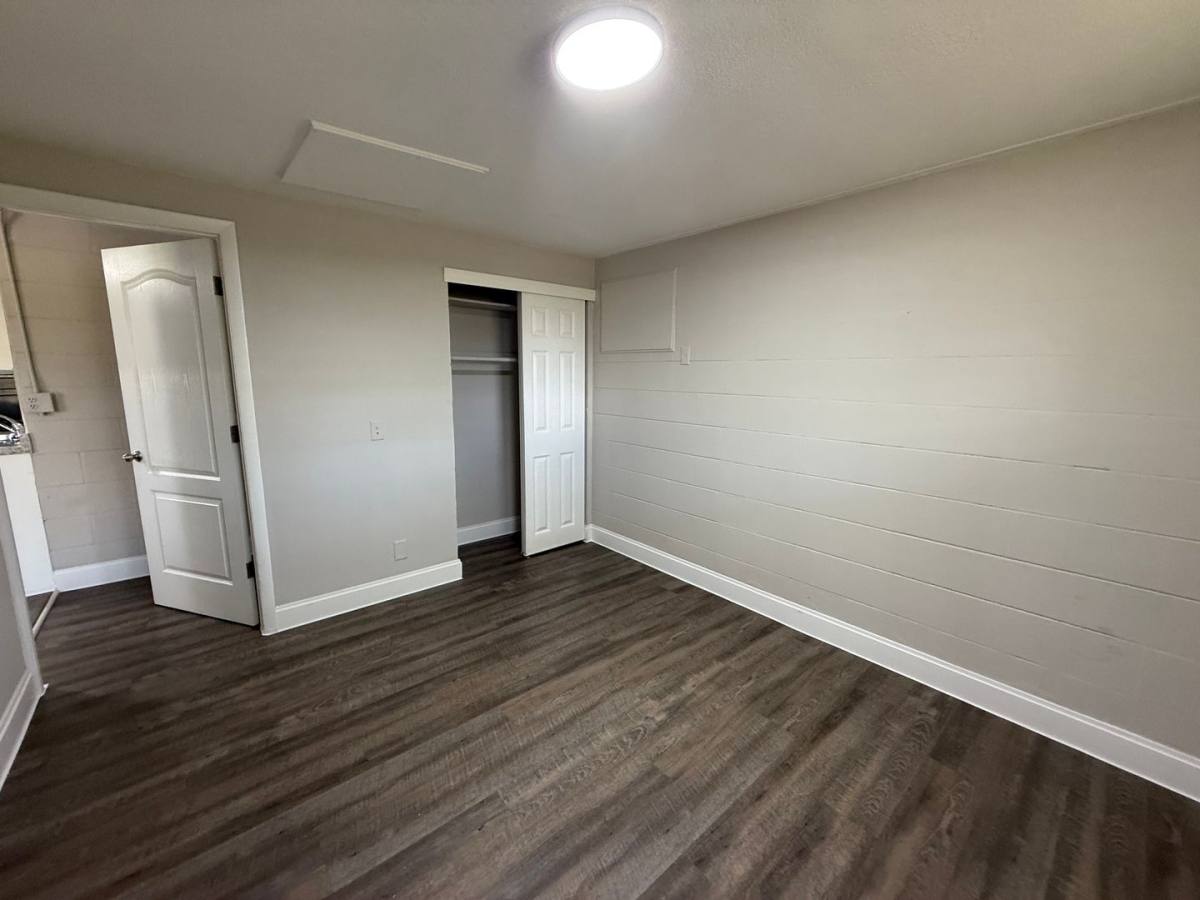 Apartment for rent at 702 21st Ave W, Bradenton, FL 34205