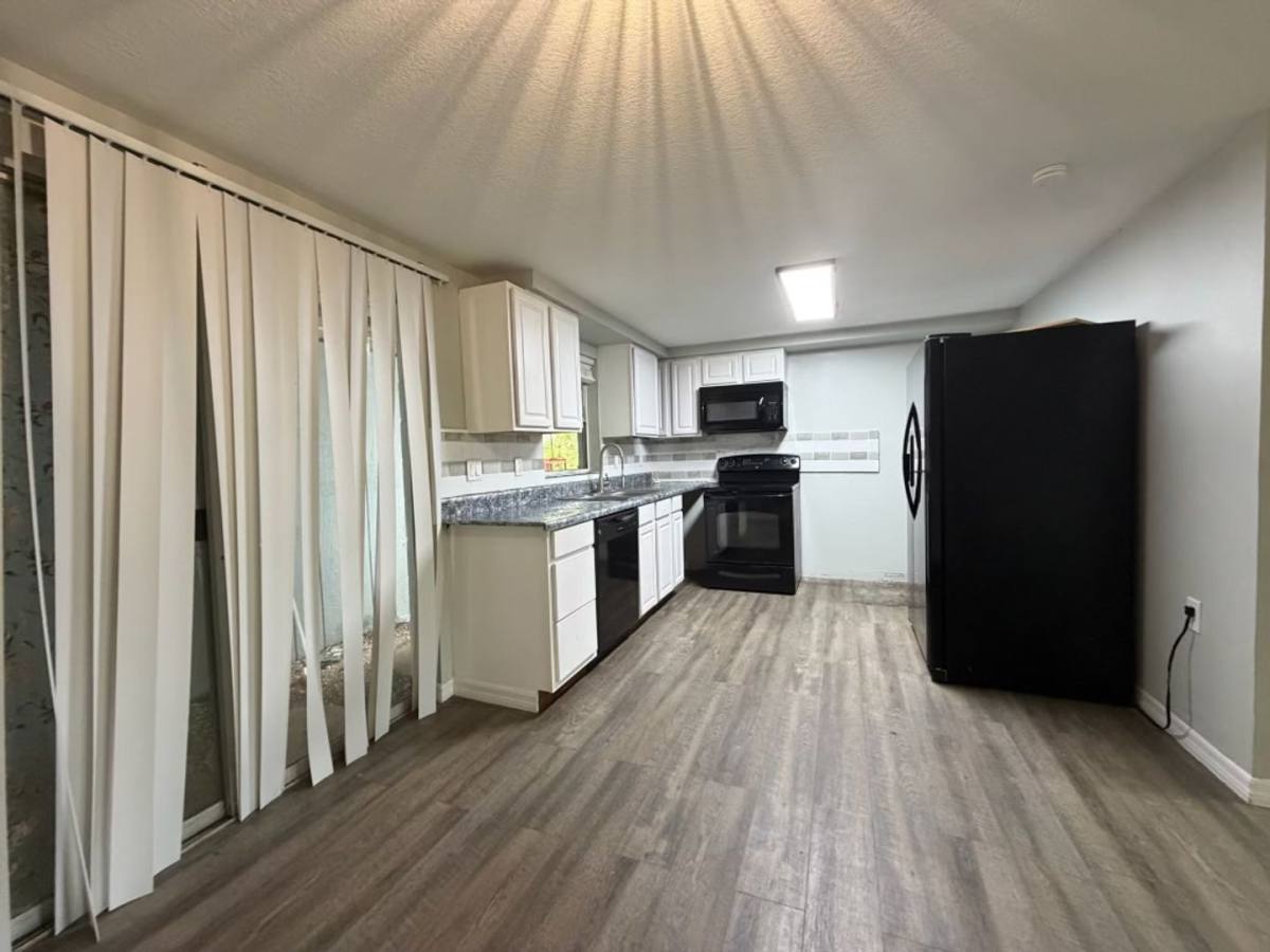 Apartment for rent at 702 21st Ave W, Bradenton, FL 34205