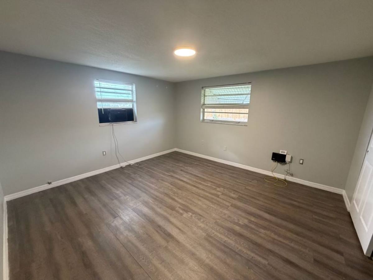 Apartment for rent at 702 21st Ave W, Bradenton, FL 34205