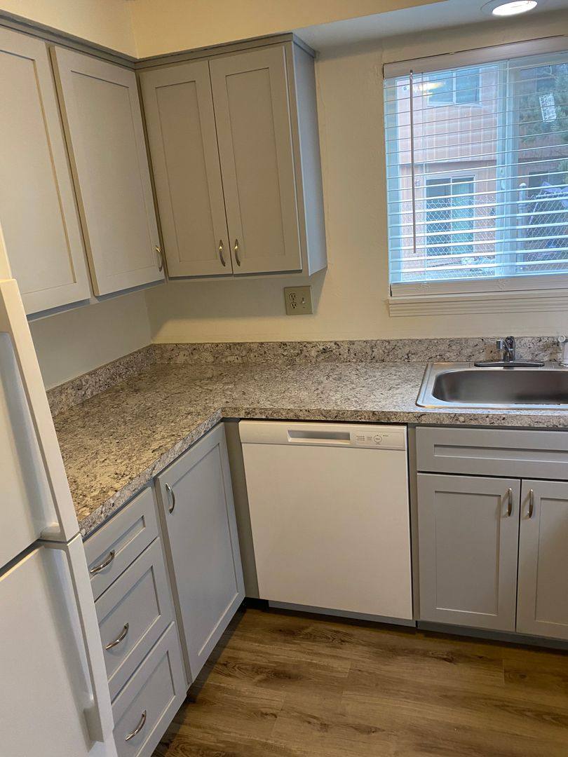Apartment for rent at 642 32nd Ave SE, Albany, OR 97322