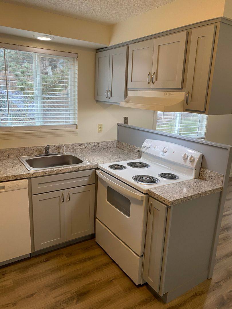 Apartment for rent at 642 32nd Ave SE, Albany, OR 97322