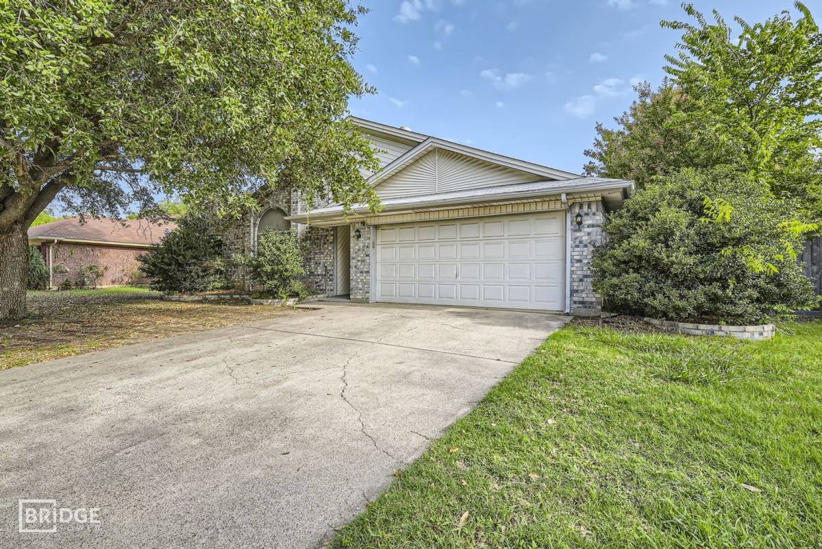 House for rent at 220 Dodge Trail, Keller, TX 76248
