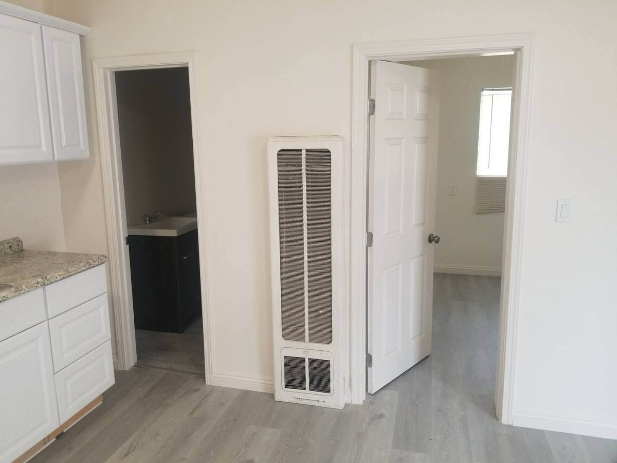 Apartment for rent at 402 Orange Ave 1209-1211 E, Long Beach, CA 90802