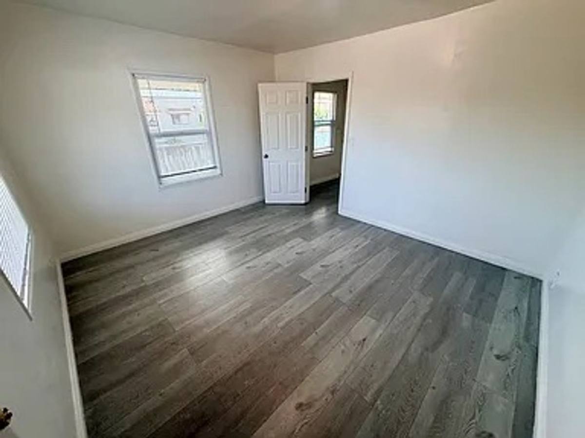 Apartment for rent at 402 Orange Ave 1209-1211 E, Long Beach, CA 90802
