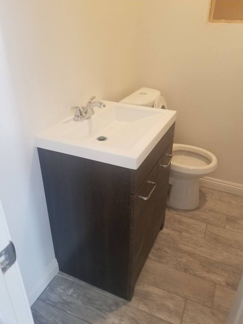 Apartment for rent at 402 Orange Ave 1209-1211 E, Long Beach, CA 90802