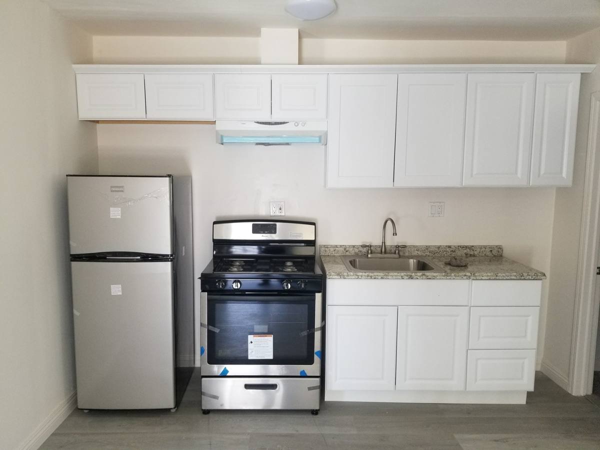 Apartment for rent at 402 Orange Ave 1209-1211 E, Long Beach, CA 90802