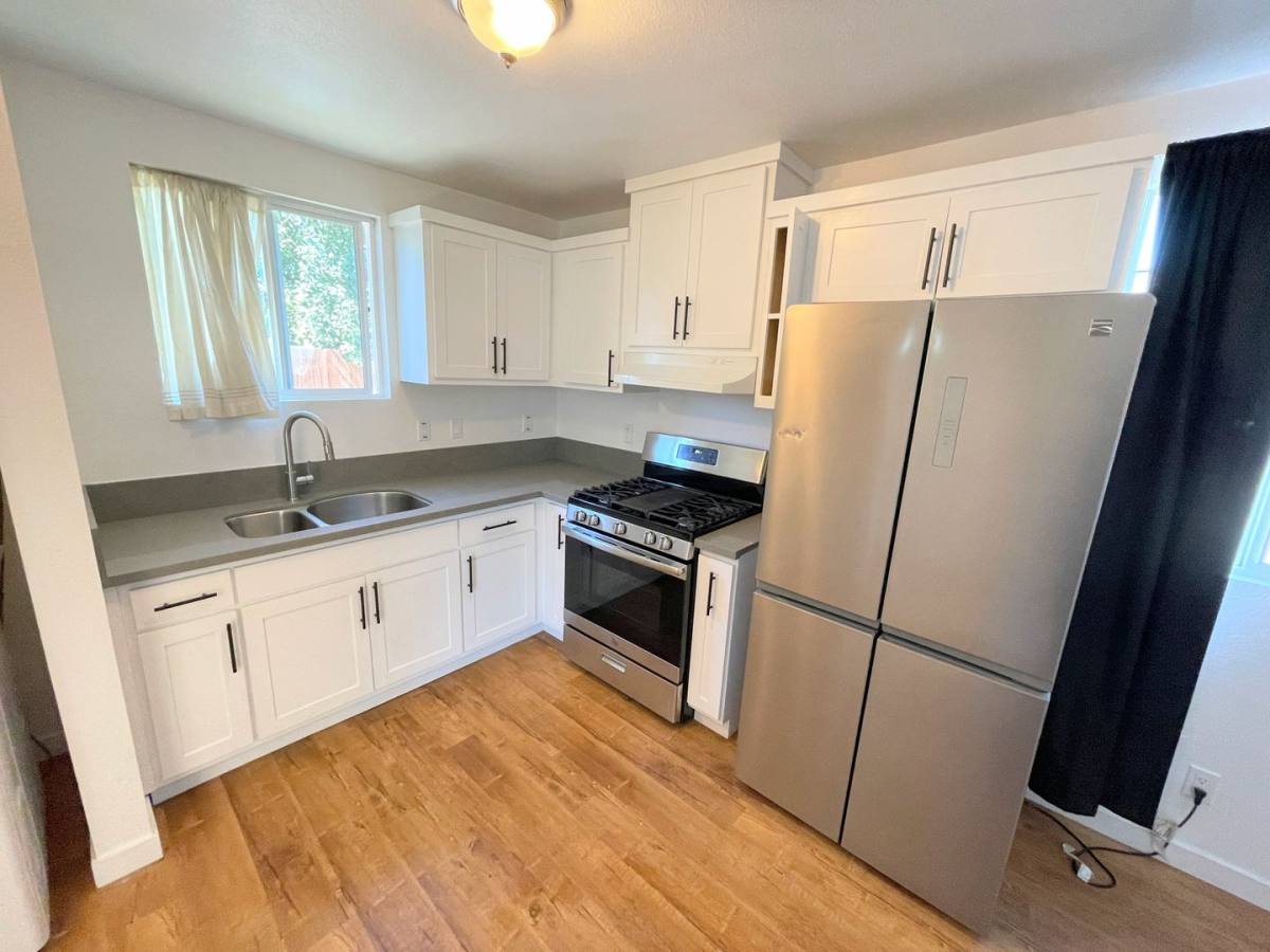 Apartment for rent at 5333-5335 4th Ave, Los Angeles, CA 90043