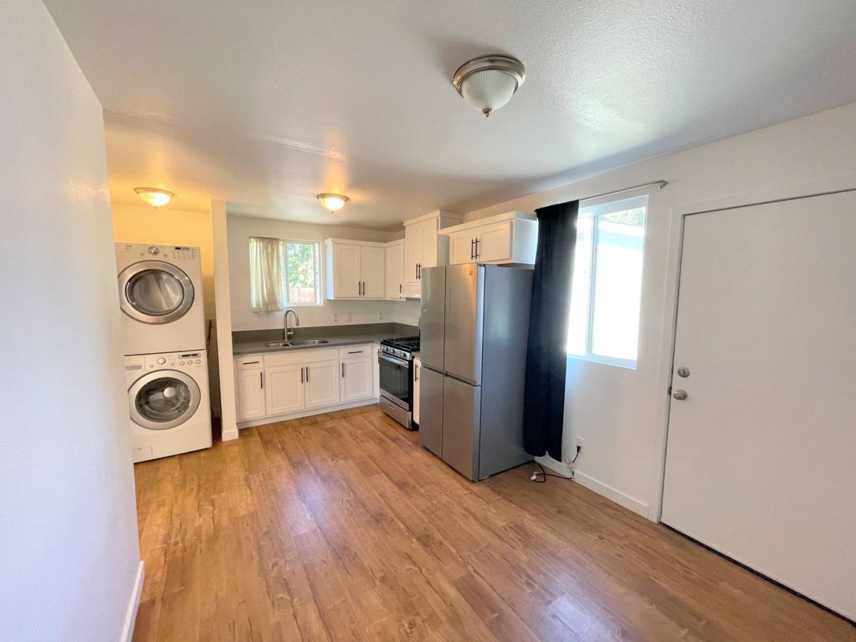 Apartment for rent at 5333-5335 4th Ave, Los Angeles, CA 90043