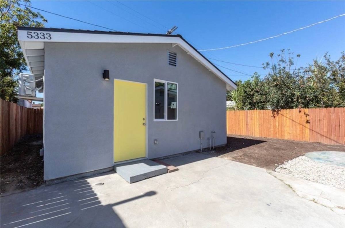 Apartment for rent at 5333-5335 4th Ave, Los Angeles, CA 90043