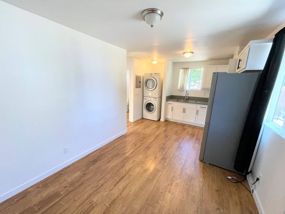 Apartment for rent at 5333-5335 4th Ave, Los Angeles, CA 90043