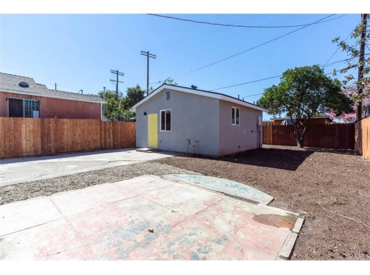 Apartment for rent at 5333-5335 4th Ave, Los Angeles, CA 90043