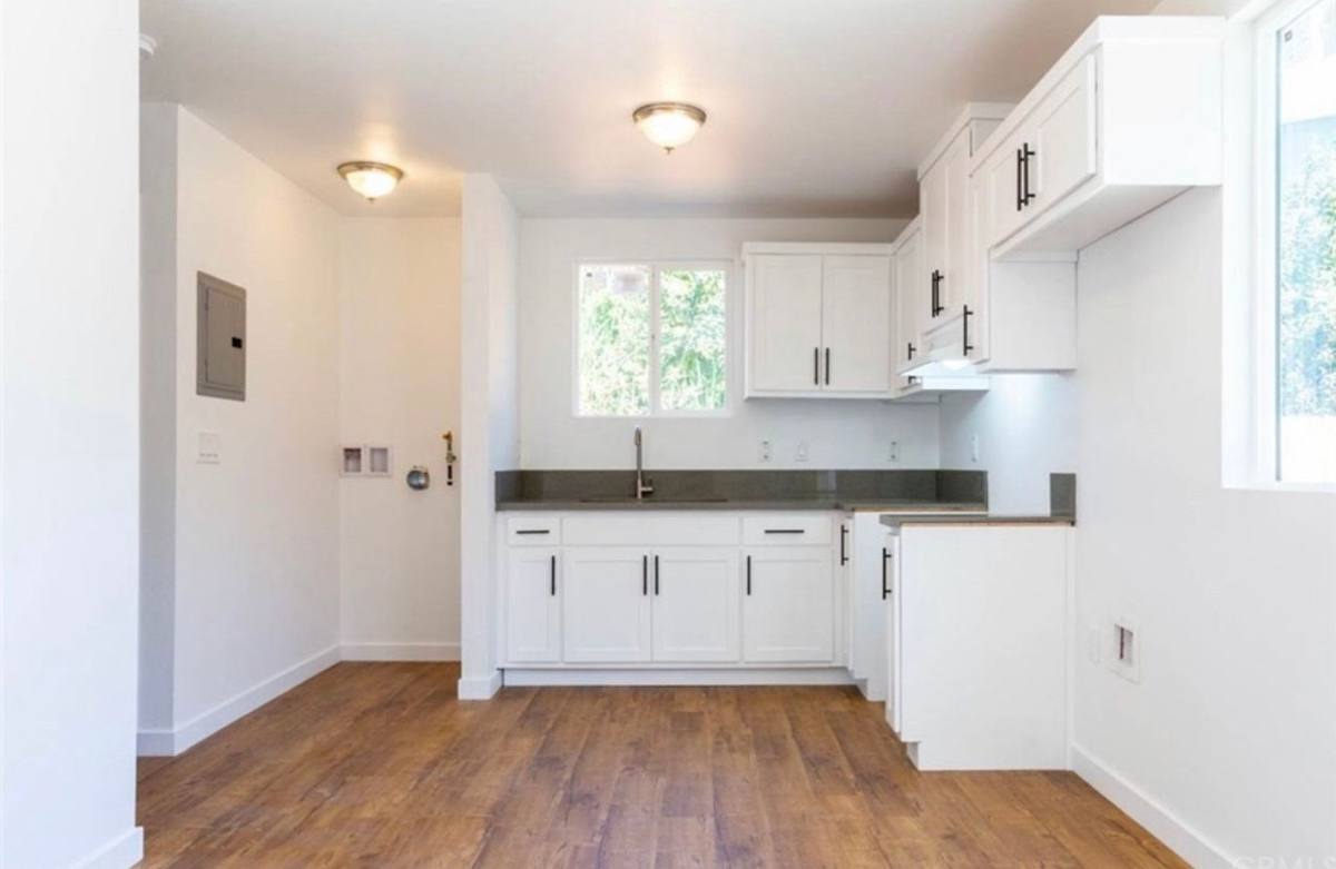 Apartment for rent at 5333-5335 4th Ave, Los Angeles, CA 90043
