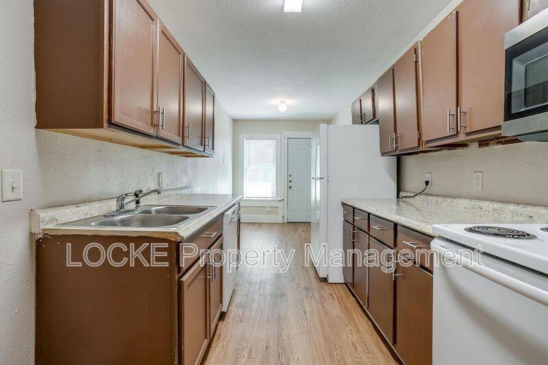 House for rent at 1016 E Arlington Ave #C, Fort Worth, TX 76104