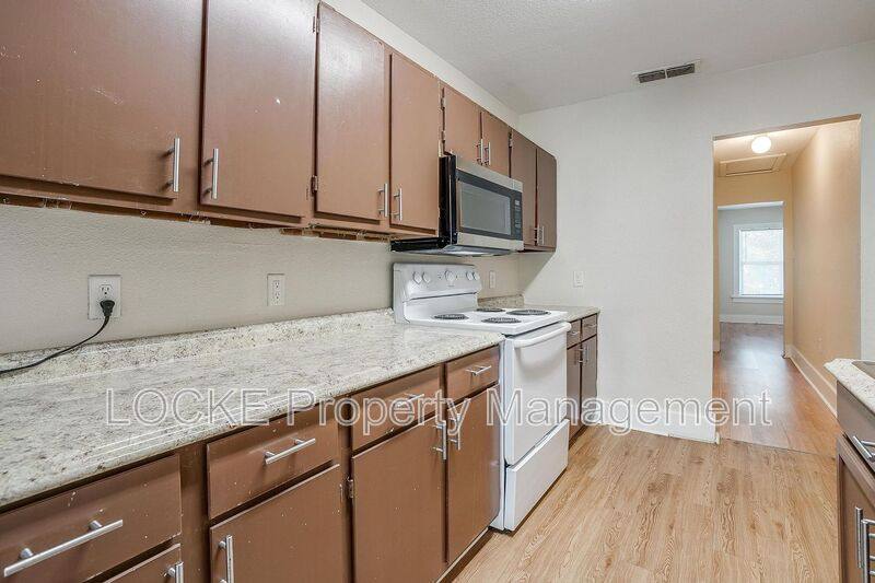 House for rent at 1016 E Arlington Ave #C, Fort Worth, TX 76104