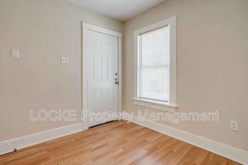 House for rent at 1016 E Arlington Ave #C, Fort Worth, TX 76104