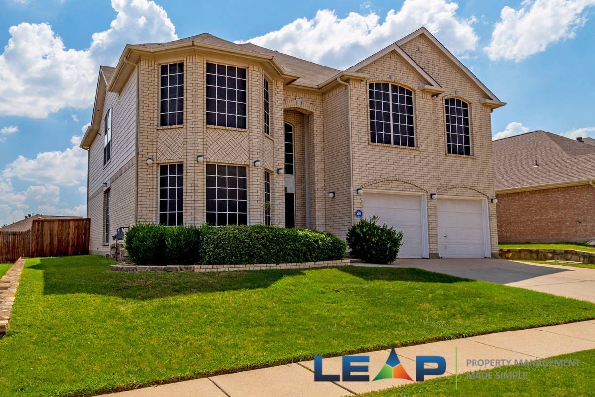 House for rent at 2216 Oak Park Dr, Bedford, TX 76021