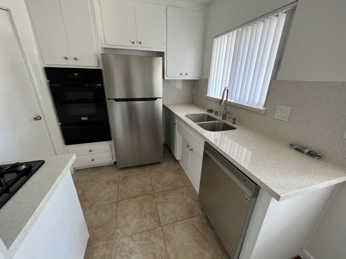 Apartment for rent at 11707 Goshen Ave, Los Angeles, CA 90049