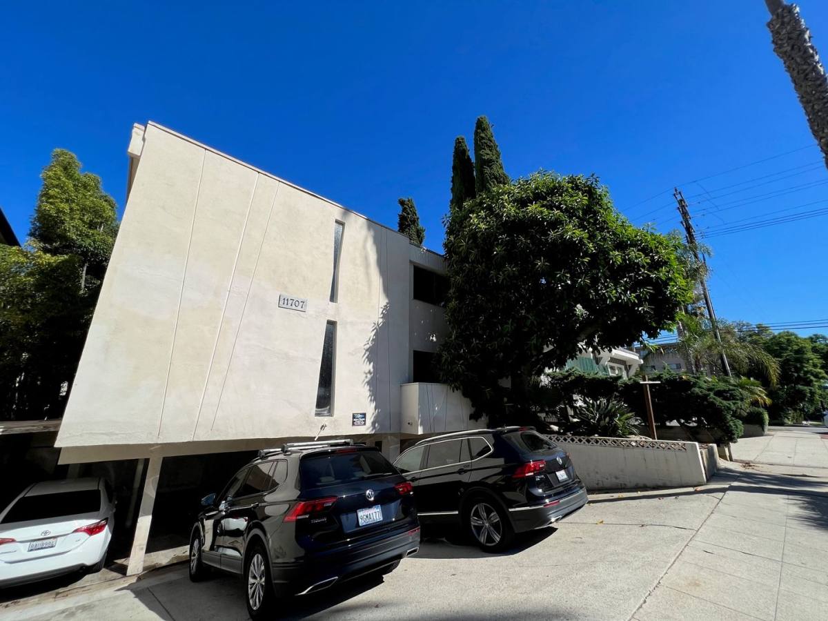 Apartment for rent at 11707 Goshen Ave, Los Angeles, CA 90049