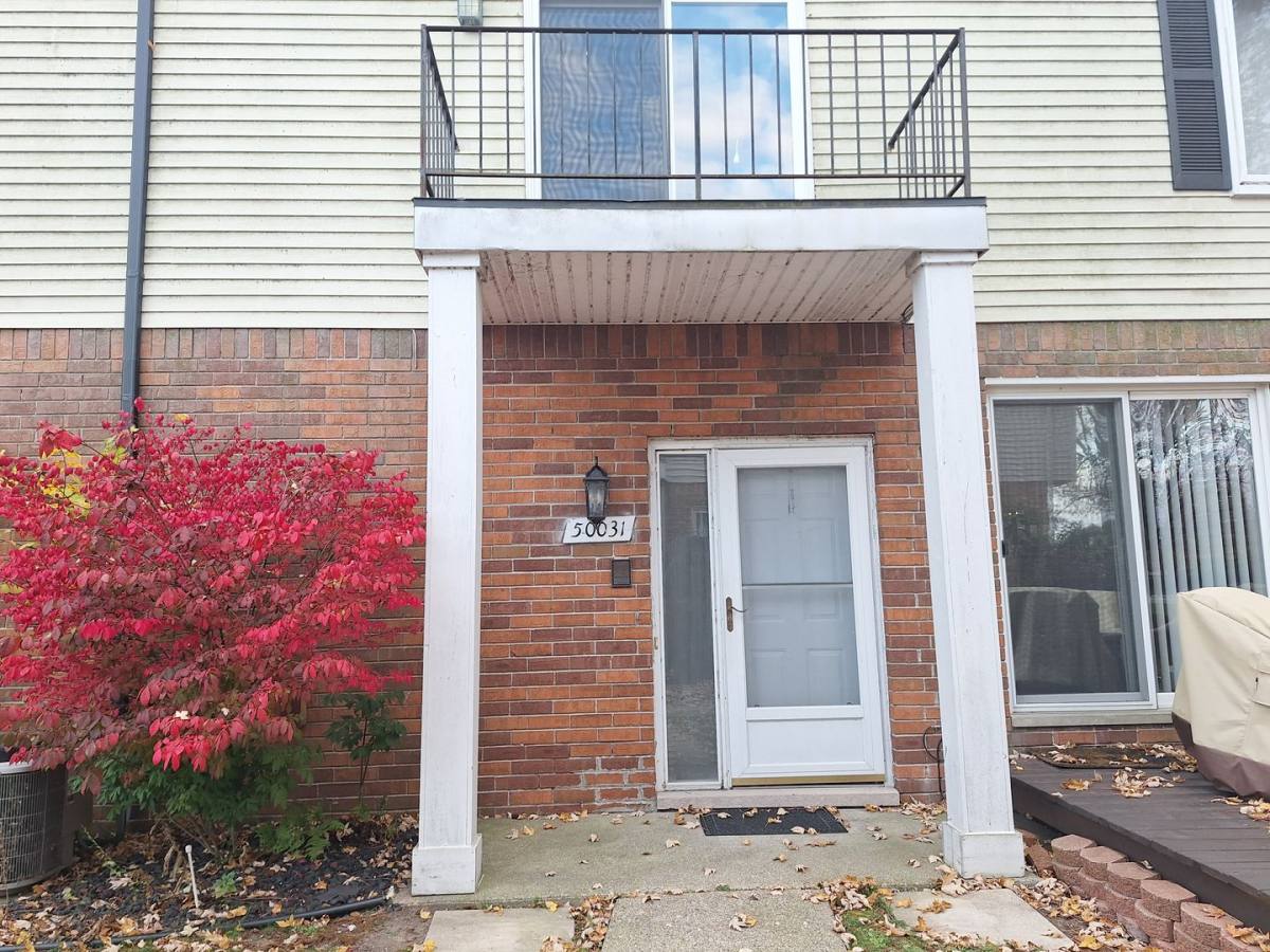 Townhouse for rent at 50031 S Benny Circle, New Baltimore, MI 48047
