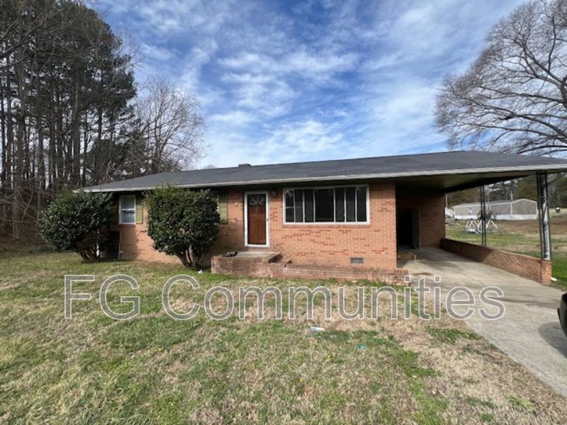House for rent at 5212 Lewis Rd, Gastonia, NC 28052