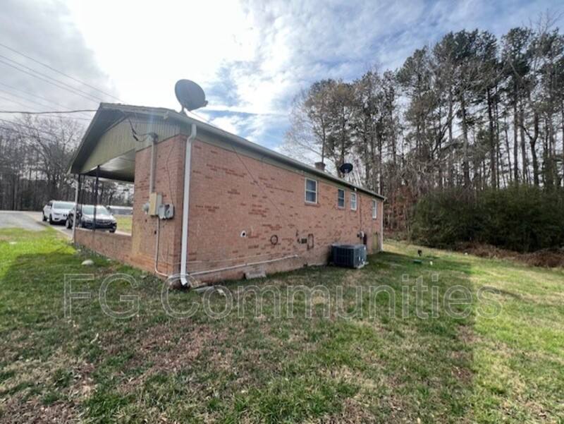 House for rent at 5212 Lewis Rd, Gastonia, NC 28052