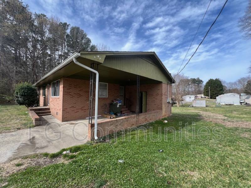 House for rent at 5212 Lewis Rd, Gastonia, NC 28052