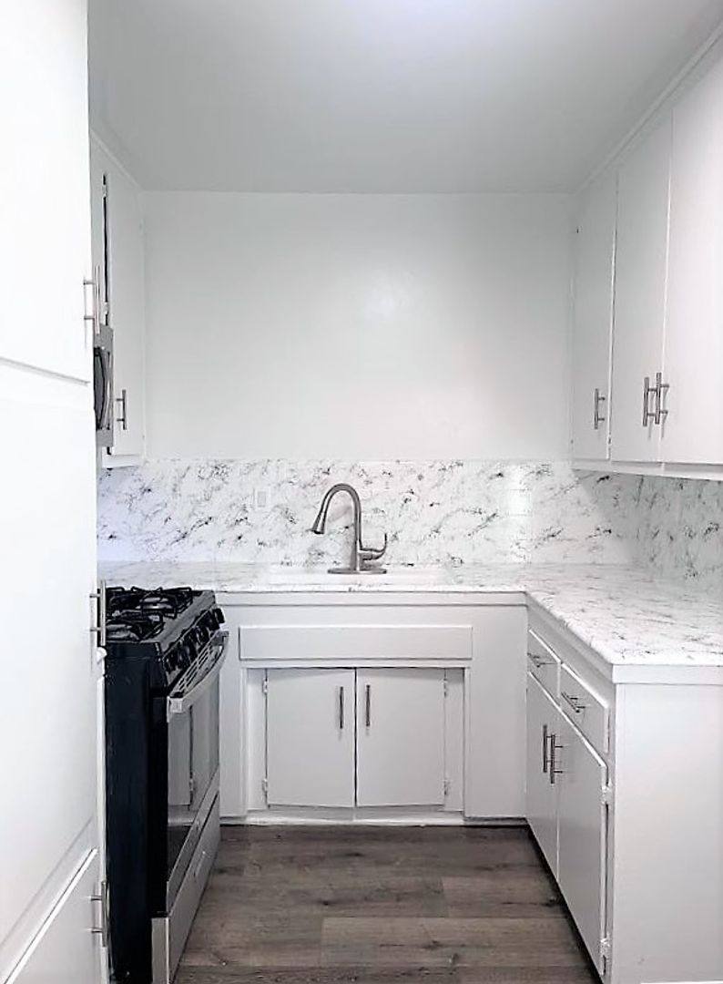 Apartment for rent at 1600 W 5th St, Oxnard, CA 93030