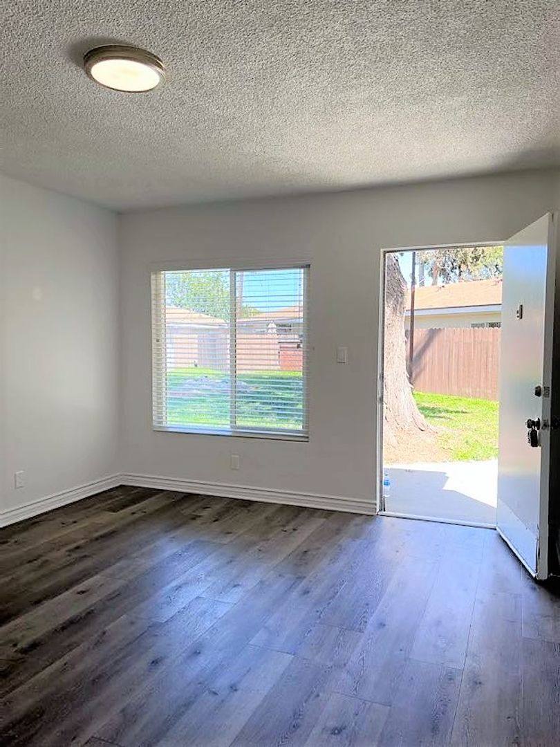 Apartment for rent at 1600 W 5th St, Oxnard, CA 93030