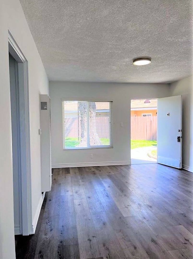 Apartment for rent at 1600 W 5th St, Oxnard, CA 93030