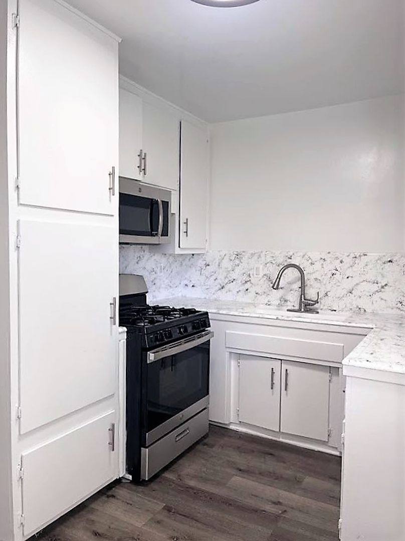 Apartment for rent at 1600 W 5th St, Oxnard, CA 93030