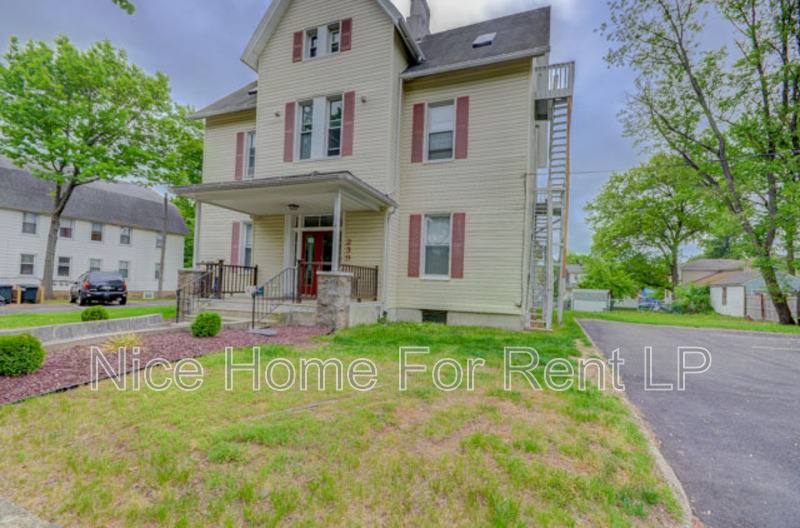 Apartment for rent at 239 Vine St #8, Riverside, NJ 08075