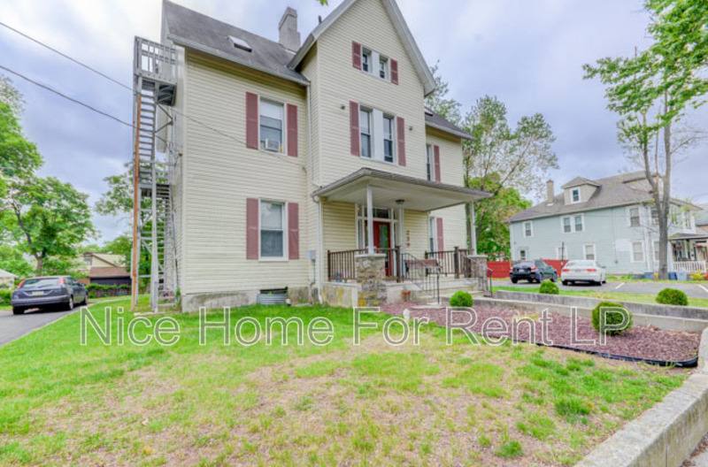 Apartment for rent at 239 Vine St #8, Riverside, NJ 08075