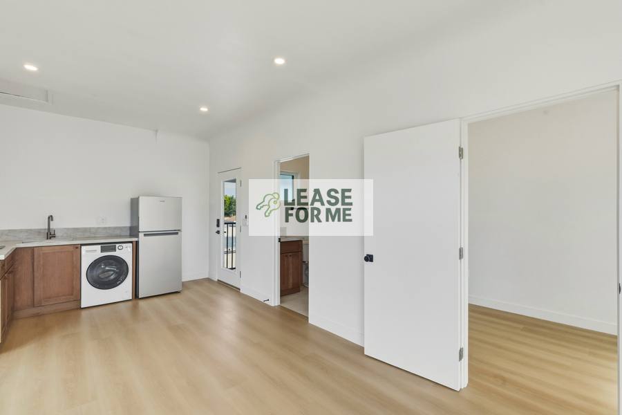 Apartment for rent at 8959 Hargis St, Los Angeles, CA 90034