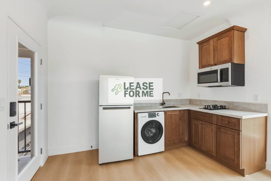 Apartment for rent at 8959 Hargis St, Los Angeles, CA 90034